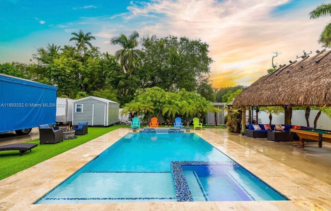 348 Minola Dr in Miami Springs, FL - Building Photo