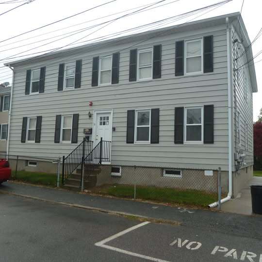 18 Ryan Ave in Bristol, RI - Building Photo