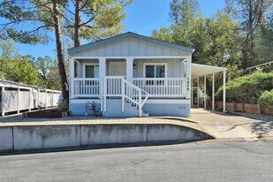 1079 Mountain Shadows Blvd in Redding, CA - Building Photo