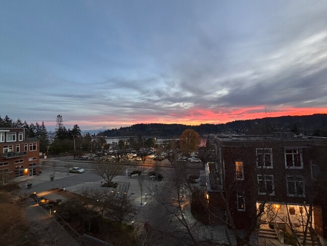 190 Harbor Sq Loop NE, Unit C325 in Bainbridge Island, WA - Foto de edificio - Building Photo