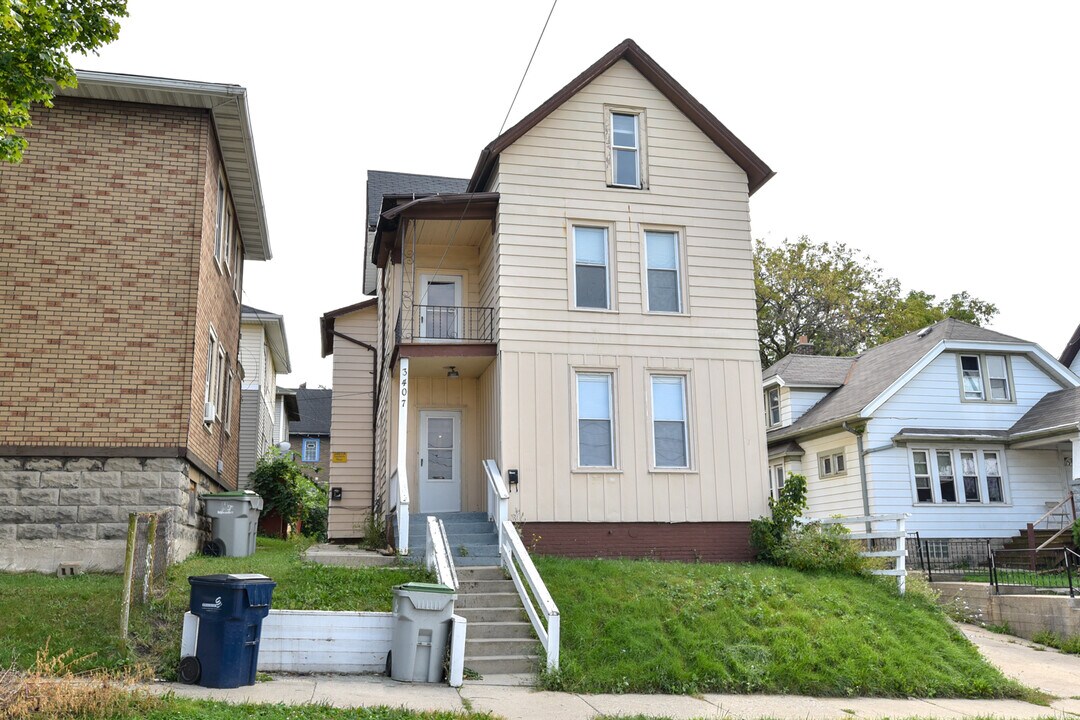 3407 W Pierce St, Unit Upper- pierce in Milwaukee, WI - Building Photo
