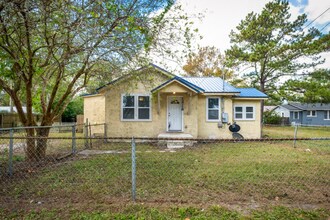 12716 Gillespie Ave in Jacksonville, FL - Building Photo - Building Photo