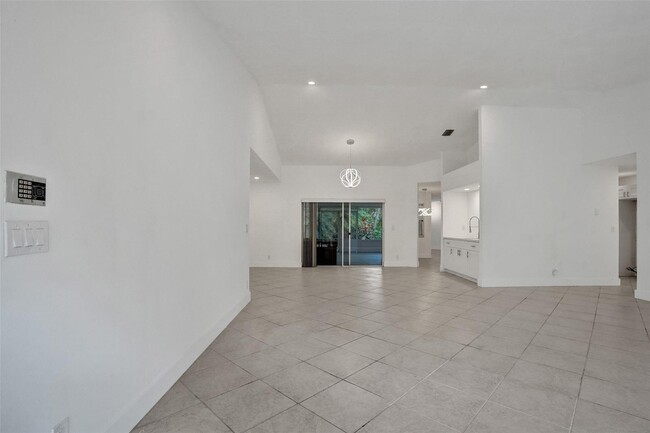 10310 Guatemala St in Hollywood, FL - Building Photo - Building Photo