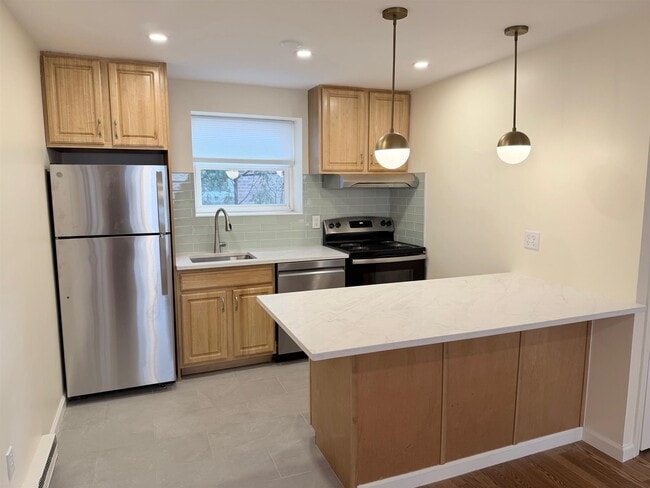 108 Trowbridge St, Unit 3, Unit 3