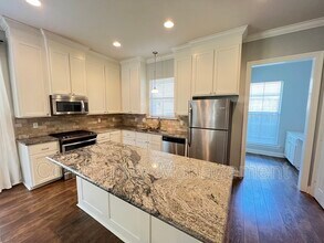 8027 Seville Ct in Baton Rouge, LA - Foto de edificio - Building Photo