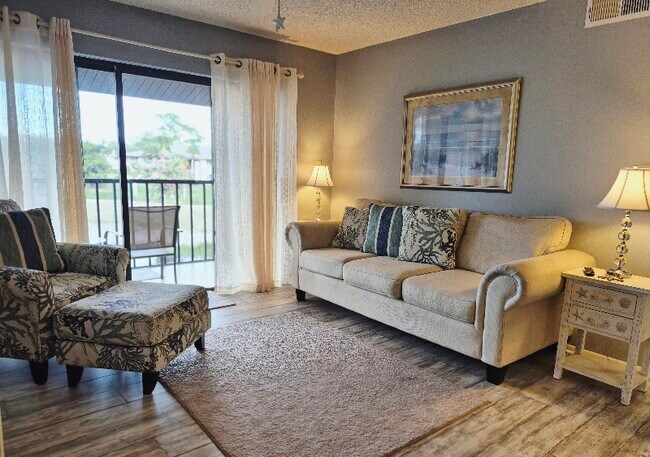 19505 Quesada Ave in Port Charlotte, FL - Foto de edificio - Building Photo