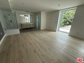 8210 Fountain Ave in West Hollywood, CA - Building Photo - Building Photo
