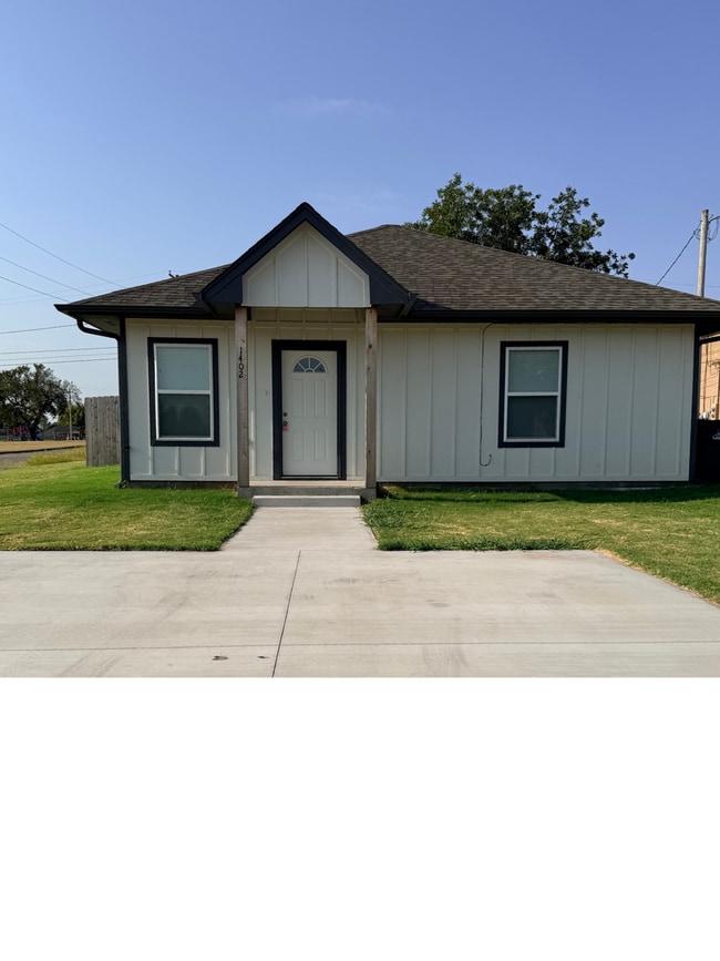 property at 1402 SW Wisconsin Ave