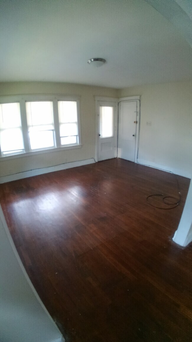 80 Baker St in Johnson City, NY - Building Photo - Building Photo