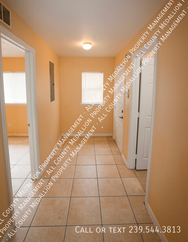 5124 30th St SW in Lehigh Acres, FL - Building Photo - Building Photo