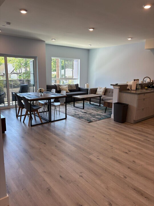 10739 Kling St, Unit 103 in North Hollywood, CA - Building Photo