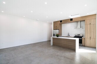 4610 Franklin Ave in Los Angeles, CA - Foto de edificio - Building Photo