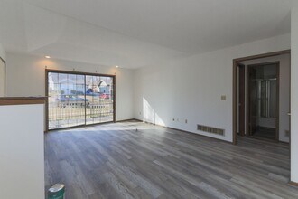 8515 Robinson St in Overland Park, KS - Building Photo - Building Photo