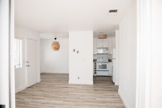 681 Diamond Way in Vista, CA - Building Photo - Building Photo