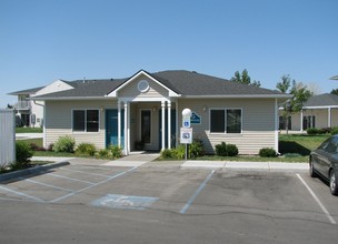 Northparke Apartments in Mountain Home, ID - Building Photo - Building Photo