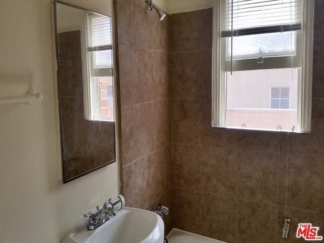 329 S Manhattan Pl, Unit E106 in Los Angeles, CA - Building Photo - Building Photo