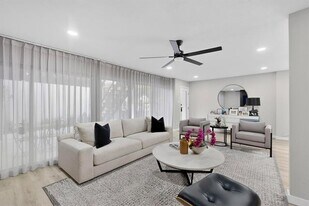 5015 Thunder Rd in Dallas, TX - Building Photo