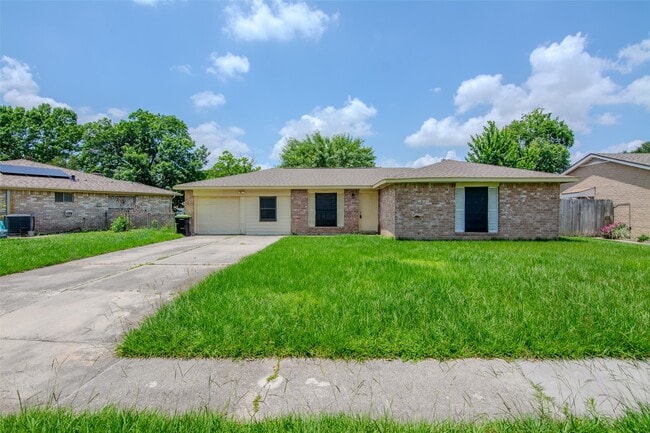 9311 Golden Wood Ln