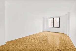 380 Rector Pl in New York, NY - Building Photo