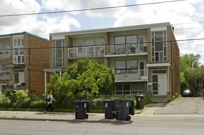 298-300 Wilmington Ave in Toronto, ON - Building Photo - Primary Photo