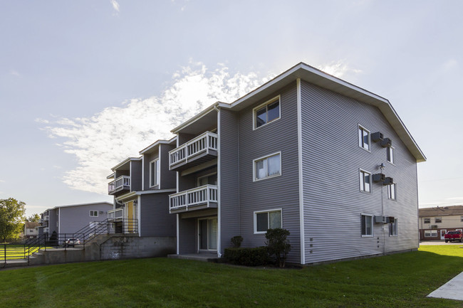 Heritage Apartments in Valparaiso, IN - Building Photo - Building Photo