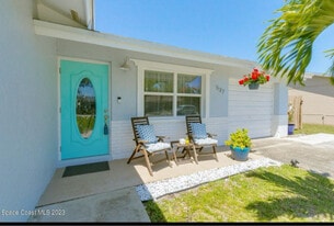 537 Trend Rd in Melbourne, FL - Building Photo