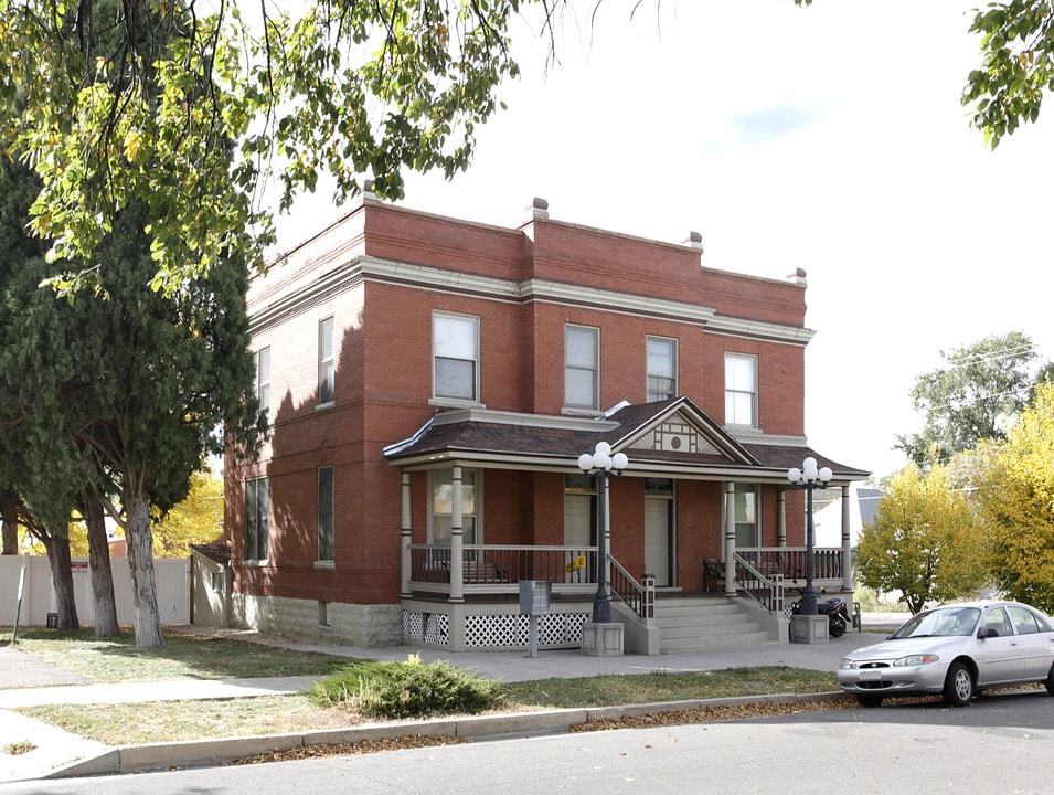 426 W 9th St in Pueblo, CO - Building Photo