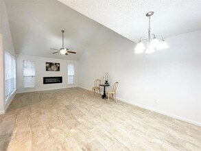 13897 Hollowgreen Dr in Houston, TX - Building Photo - Building Photo
