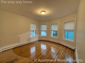 37 Oak St, Unit #2R in Somerville, MA - Foto de edificio - Building Photo