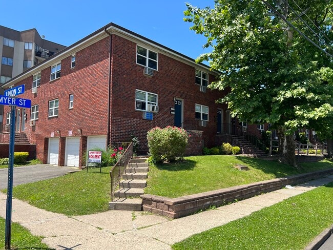 Cliff Meyer St Assoc LLC in Hackensack, NJ - Foto de edificio - Building Photo