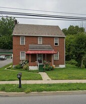 914 Hellertown Rd in Bethlehem, PA - Building Photo