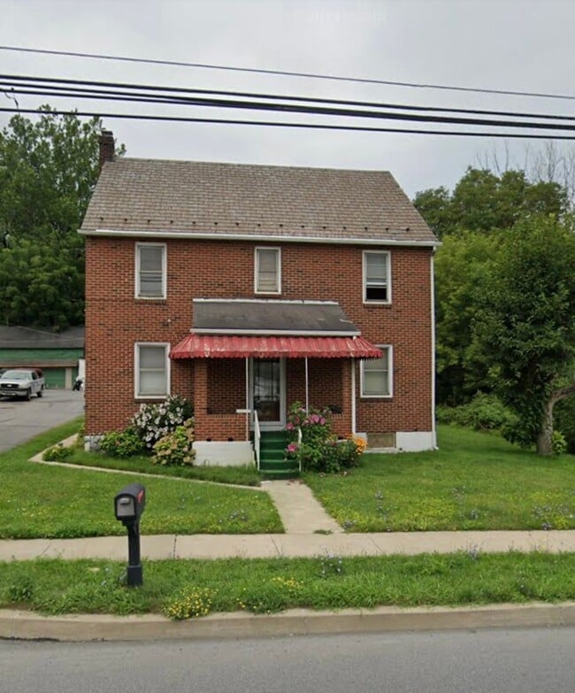 property at 914 Hellertown Rd