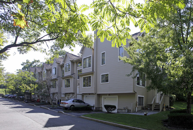 25 1st St in New City, NY - Foto de edificio - Building Photo