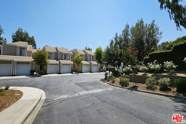 24512 McBean Pkwy in Santa Clarita, CA - Building Photo - Building Photo