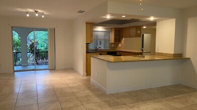 5151 Oakmont Pl in Siesta Key, FL - Building Photo - Building Photo