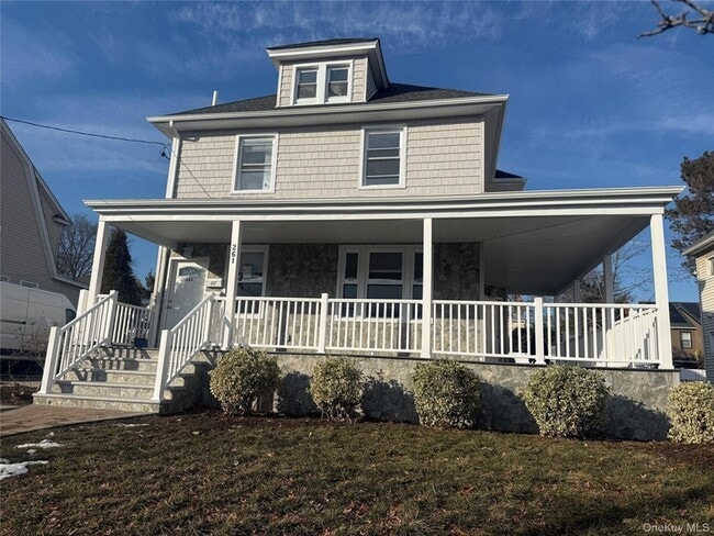 261 Wilson Ave, Unit 2nd Floor in Westbury, NY - Building Photo - Building Photo