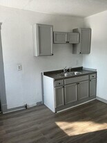 9904 Manor Ave in Cleveland, OH - Building Photo