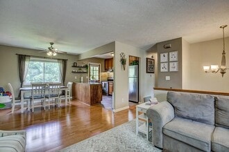 7762 E Covered Bridge Dr in Florence, KY - Building Photo - Building Photo