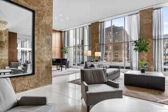 655 W Irving Park Rd in Chicago, IL - Building Photo - Building Photo