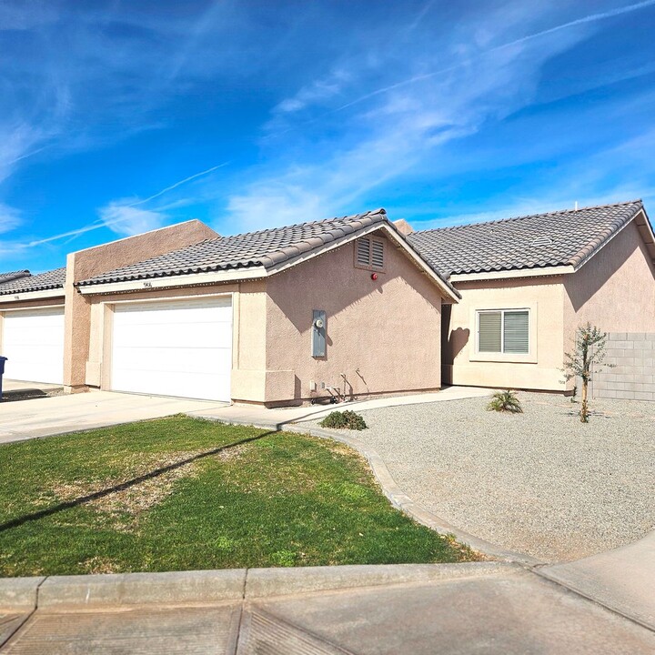 7406 E 39th St in Yuma, AZ - Building Photo