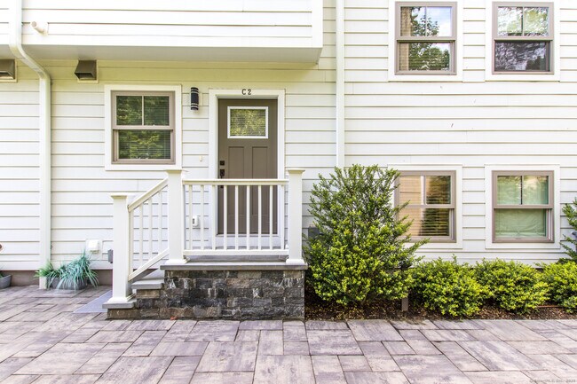 18 1/2 Howard Ave in Norwalk, CT - Building Photo - Building Photo