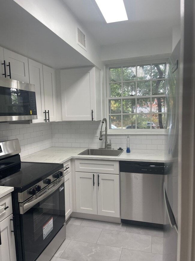 3801 Newark St NW in Washington, DC - Building Photo - Building Photo