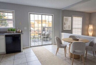 370 Darter Run NW in Kennesaw, GA - Building Photo - Building Photo