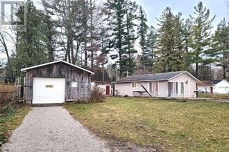 709 Roberts Rd in Innisfil, ON - Building Photo - Building Photo