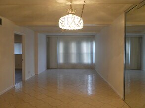 9855 Sandalfoot Blvd in Boca Raton, FL - Building Photo - Building Photo