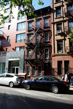 304 W 18th St in New York, NY - Building Photo - Building Photo