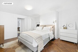 19 Perry St in New York, NY - Building Photo - Building Photo