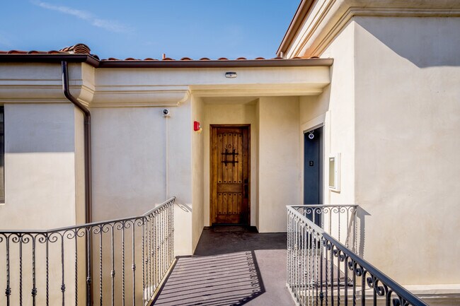 342 Myrtle St, Unit 301 in Glendale, CA - Building Photo - Building Photo