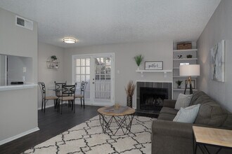 3001 Crystal Springs in Bedford, TX - Building Photo - Interior Photo