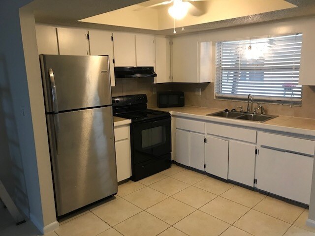 3318 Del Prado Blvd S in Cape Coral, FL - Building Photo